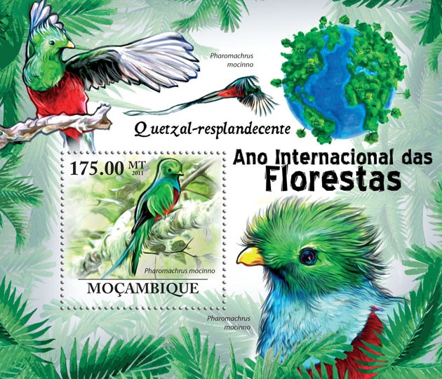 Resplendent Quetzal Birds, (Pharomachrus mocinno). - Issue of Mozambique postage Stamps